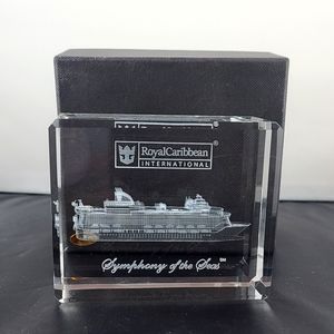SYMPHONY OF THE SEAS 3D CRYSTAL GLASS BLOCK PAPERWEIGHT ROYAL CARIBBEAN🪷
